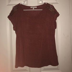 maroon/rust top